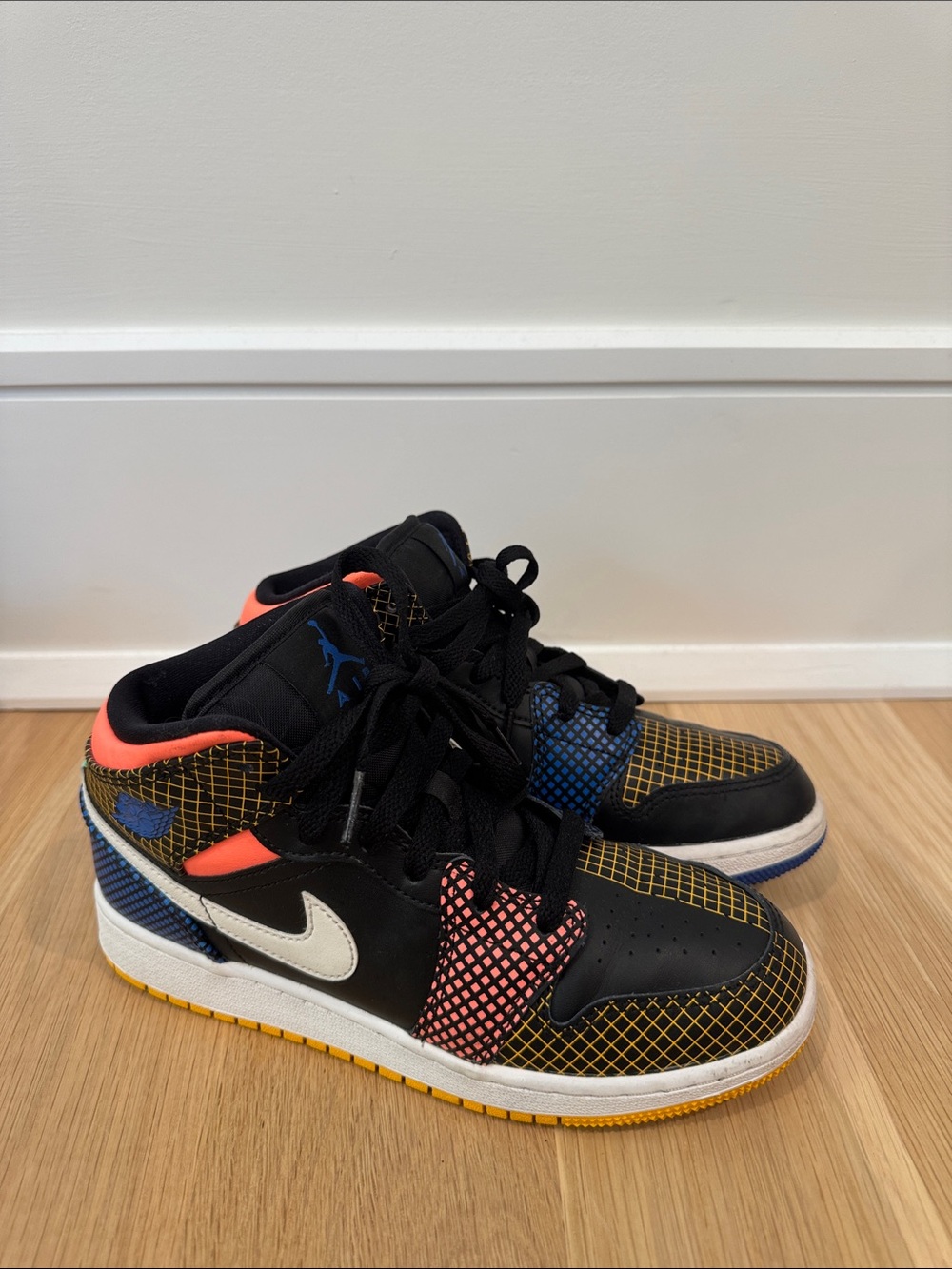 Nike Kids Black Multicolor Grid Air Jordan 1 Low Sneakers